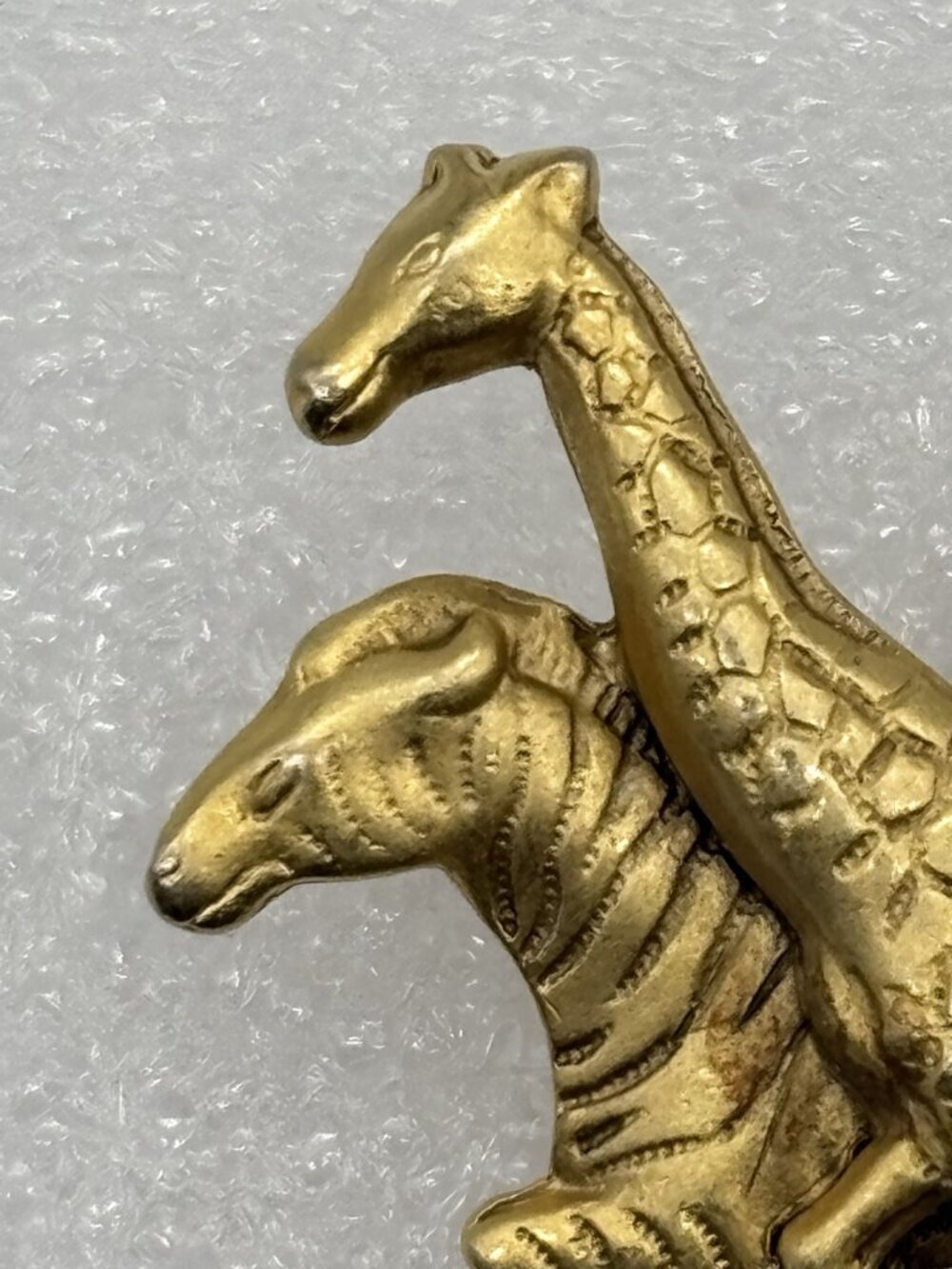 Vintage AJC Safari Stampede Brooch Pin 1970s or 80s Gold Tone Dimensional Signed - Picture 6 of 16